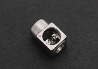 Pièces en aluminium de moulage par injection en métal polissant le traitement d'agglomération Suface