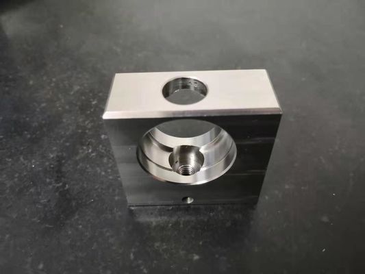 Axe des machines 4 de semi-conducteur usinant les composants usinés d'acier inoxydable