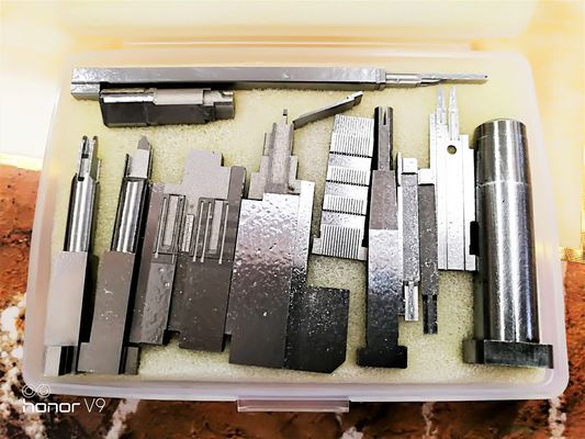 Meurent les pièces en plastique de moulage par injection de pièces de précision de commande numérique par ordinateur d'insertion d'accessoires