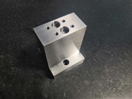 Pièces mécaniques Ra0.4 HRC63 de précision de la concentricité 0.02mm