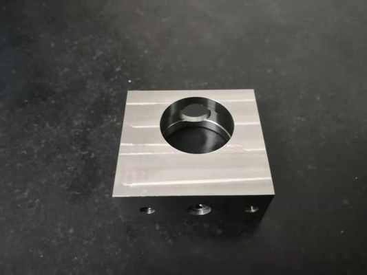 Axe des machines 4 de semi-conducteur usinant les composants usinés d'acier inoxydable