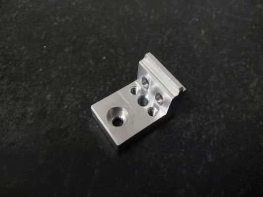 Chaîne de production automatique de fraisage de usinage de 4 d'axe de précision de commande numérique par ordinateur composants d'AL accessoires