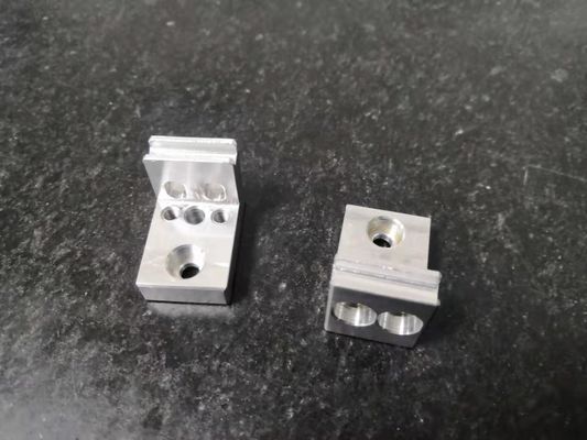 Alliage d'aluminium de fraisage de structure mécanique de matériel de meubles de pièces de commande numérique par ordinateur de haute précision