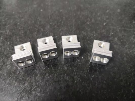Alliage d'aluminium de fraisage de structure mécanique de matériel de meubles de pièces de commande numérique par ordinateur de haute précision