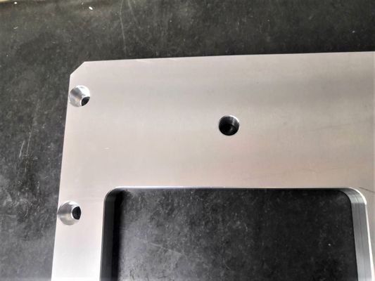 Prototype de S45C usinant des pièces de matériel médical d'épaisseur de 20mm